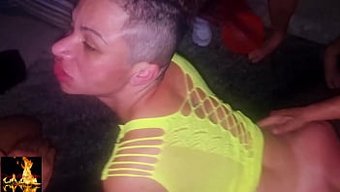 Bay Lovefire, Vahşi Bir Seks Seansına Dönüşen Arkadaşça Bir Akşam Yemeği Partisine Ev Sahipliği Yapıyor