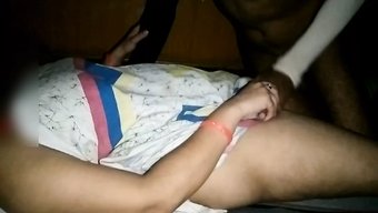 18 Yaşındaki Hintli Teyze Evde Anal Seks Yapıyor