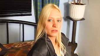 Genç Dövmeli Amatör Mastürbasyon Yaparken Çekilen Hd Video