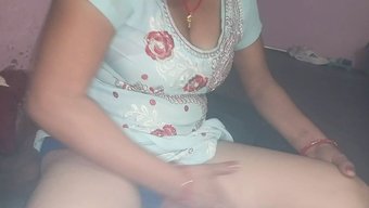 Hint Bhabhi, Sert Bir Videoda Acımasızca Yalatılıp Sikişiyor