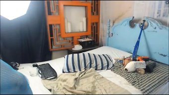 Bu Videoda Mastürbasyon Yapmaktan Ve Öpüşmekten Kaçının