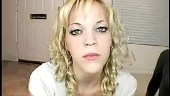 Üvey Anne Ve Kızı Oral Seks Yapıyor Ve Spermi Yutuyorlar