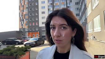 Katty West'In Profesyonel Bir Sik Emiciyle Aldattıktan Sonra Yaramaz Boşalması