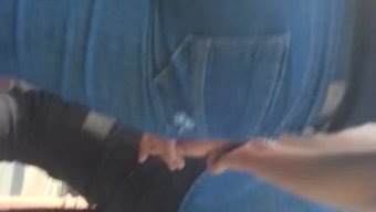 Dar Kot Pantolonlu Sıcak Bir Bebek Içeren Yeni Hint Porno Videosu