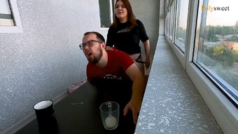 Hanımefendi Bu Pov Videosunda Sakso, Pegging Ve Sıvazlama Ile Kontrolü Ele Alıyor
