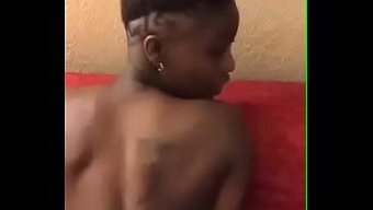 Siyah Kız Sıcak Bir Videoda Anal Seks Istiyor