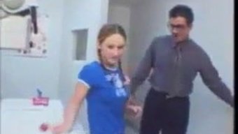 1981 Doğumlu Doktor Ziyareti Sıcak Bir Ilişkiye Dönüşüyor