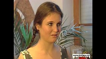 Yüz Sikişi Ve Çift Penetrasyonla Amatör Grup Sikişi