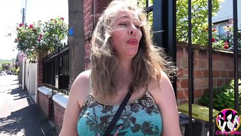 Şişman Milf, Sert Eylemde Göt Deliğini Genişletiyor