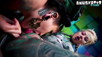 Alternatif Porno Yıldızı Anuskatzz, Yeşilliğe Anal Dersi Veriyor