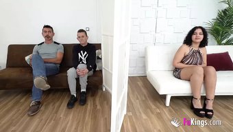 Lily'Nin Büyük Poposu Kör Bir Meydan Okumada Beceriliyor