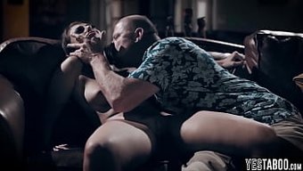 Gia Derza'Nın Gerçek Benliği Sert Bir Videoda Ortaya Çıkıyor