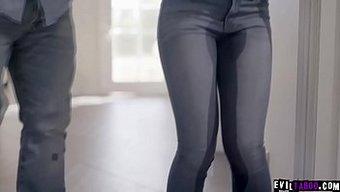 Genç (18+) Kendra Spade, Üvey Babası Tarafından Parmaklanıyor Ve Aşağılanıyor