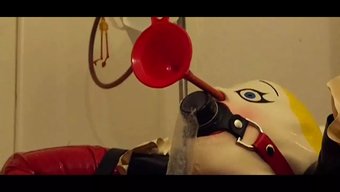 Sissy Mastürbasyon Yaptığı Için Cezalandırılıyor