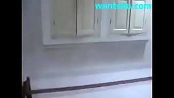 Büyük Doğal Göğüslü Genç Kız Köy Ortamında Sert Bir Şekilde Beceriliyor