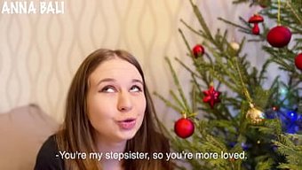 Genç Üvey Kız Kardeş Noel Için Sürpriz Bir Hediye Alıyor