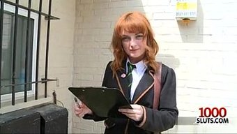 Kızıl Saçlı Genç Kız, Büyük Bir Sikle Sert Ve Vahşi Bdsm Seks Yapıyor.
