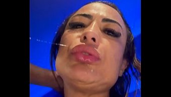 Kadının Önünde Boğa Ile Anal Zevkten Zevk Aldığı Tepkisini Gizlemek Yok