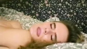 Üvey Annenin Amcası Aile Ile Seks Yapıyor