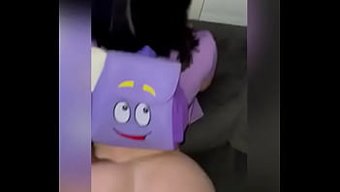 Dora, Baştan Çıkarıcı Latin Güzeli