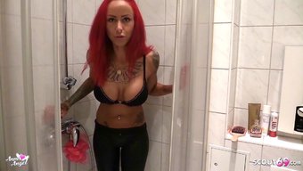 Büyük Göğüslü Alman Genç Kızın Ayakları Tapılıyor Ve 69 Pozisyonunda Beceriliyor