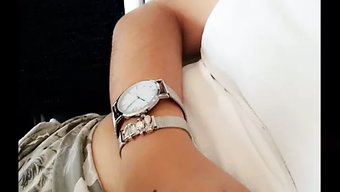 Sıcak Bir Kızın Çıplak Vücudunun Anlık Görüntüleri