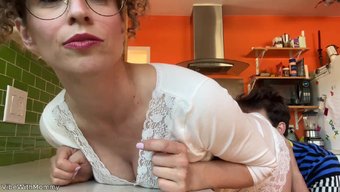 Ateşli Üvey Annenin Üniversiteli Çocukla Sert Seks Yaptığı Bu Buharlı Vlog.