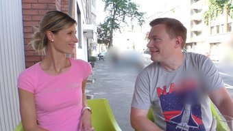 Alman Patron, Terfi Için Amatör Karısından Oral Zevk Alıyor