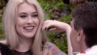 Güzel Genç Misha Cross, Bir Seks Terapisti Tarafından Amını Yalatıp Siktiriyor