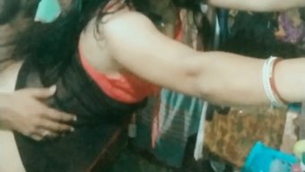 Saree'Deki Hintli Genç Kızın Götü Sikiliyor Ve Boşalıyor