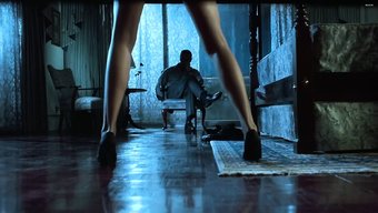Li In'In Amerikan Porno Videosunda Komik Ve Seksi Striptizi