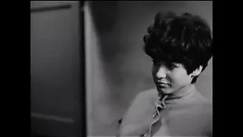 1968'Den Klasik Lezbiyen Vibratör Sahnesi