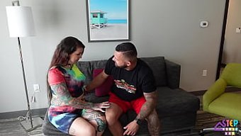Neveah Rose, Üvey Kardeşiyle Yaramazlık Yapıyor