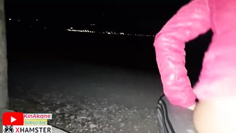Okuldan Sonra, Genç Kız Plajda Halka Açık Bir Şekilde Bana Sakso Çekiyor