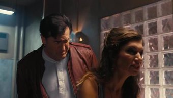 Jennifer Freed'In Ash Vs Evil Dead'Deki Şaplak Ve Parmaklama Sahnesi