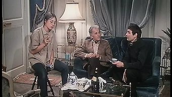 Avrupalı Vintage Çiftle Retro Bir Şaplak Sahnesi