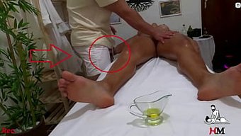 Bu Amatör Ev Masajı Videosuyla Eşinizin Solo Zevkinin Sırlarını Açığa Çıkarın