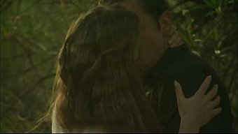 Adam Pantolonundan Aletini Çıkarıp Natalia'Nın Üstüne Binmesine Izin Verdi.
