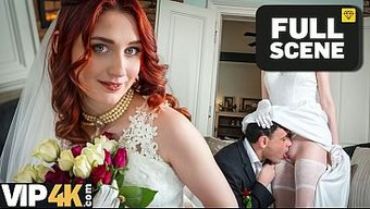Doğal Memeli Gelin, Özel Düğün Pornosunda Kameranın Önünde Inliyor.