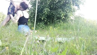 Amatör Çiftin Doğada Vahşi Açık Hava Seks Yapması