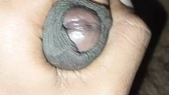 Asyalı Genç Kızın Solo Mastürbasyon Seansı