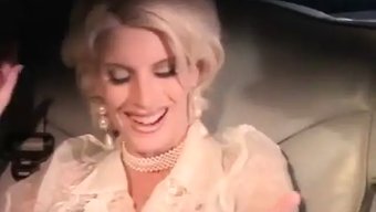 Büyük Doğal Göğüslere Sahip Gözlüklü Milf, Oral Seks Yapıyor Ve Arkadan Beceriliyor