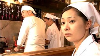 Japon Köle Kadın, Kızının Geleceği Için Bdsm Videosunda Pazarlık Ediyor