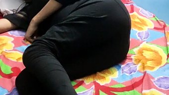 Azgın Üvey Kardeşi Hamile Üvey Kız Kardeşinin Dar Amını Sikiyor