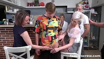 Aile, Bakire Oğlunu Barda Cinsel Deneyimlerle Tanıştırıyor