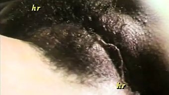 Olgun Kadının Kendini Tatmin Ettiği Vintage Video