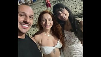 Copacabana'Da Bir Kutlama Gecesi, Güzel Bir Kızıl Ile Sıcak Ve Buharlı Bir Üçlüye Dönüşüyor.