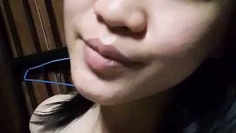 Amatör Asyalı Kadın Hd Videoda Çıplak Mastürbasyon Yapıyor