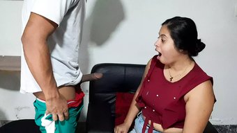 Aldatan Karı, Yeni Komşusundan Sakso Çekmesini Istiyor, Karşılığında