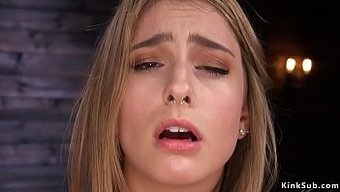 Kıllı Sarışın Hatun Seks Makinesinde Güzelce Becerildi.